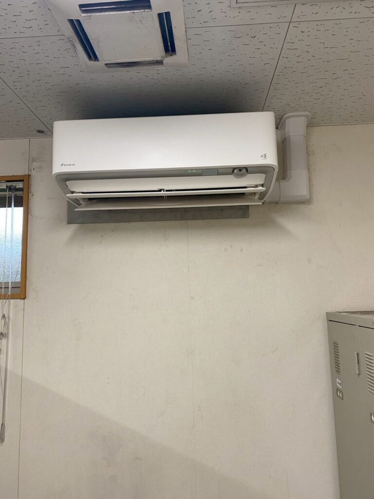 ルームエアコン更新(天井内隠蔽配管施工)